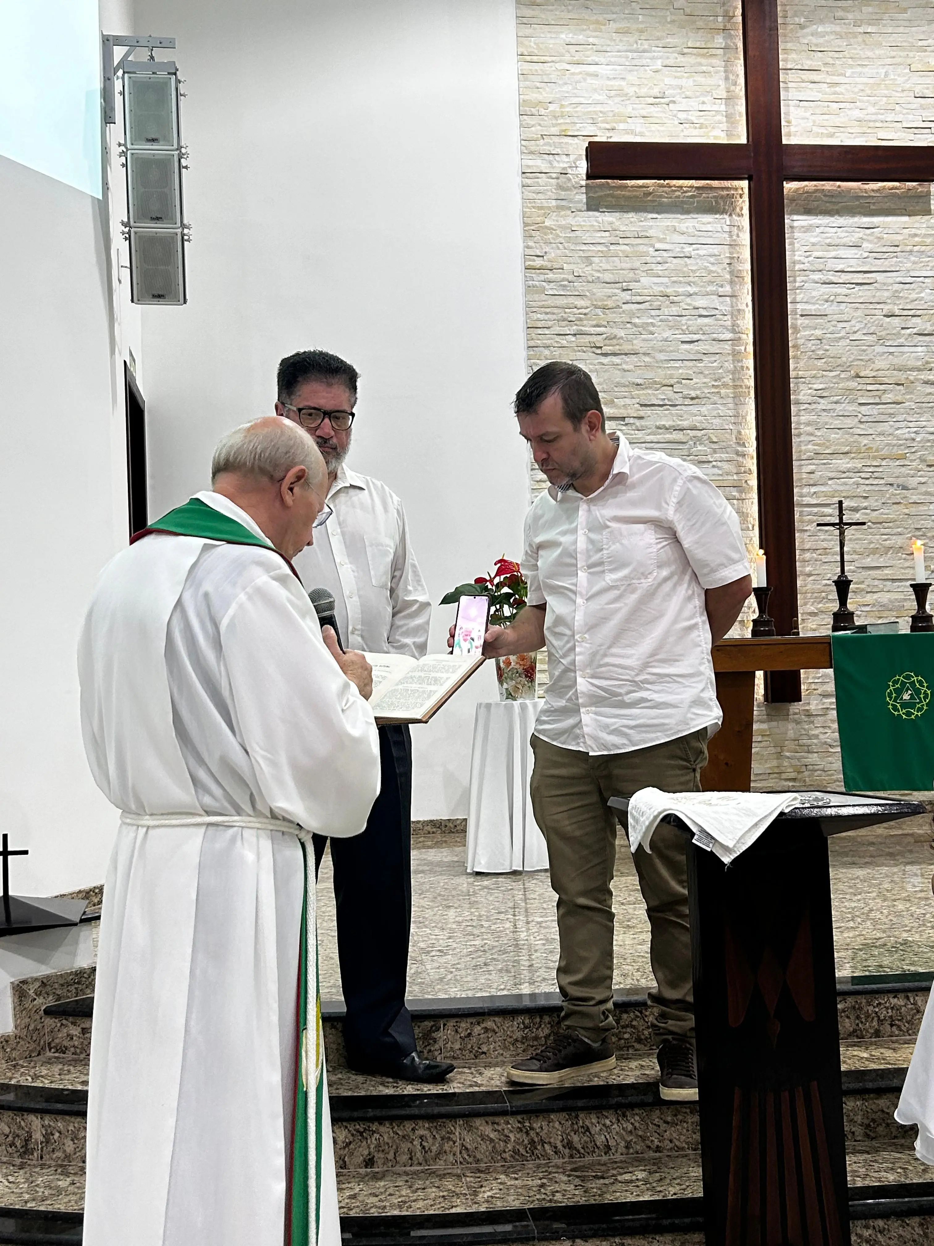 Culto e comunhão da Paróquia Castelo Forte